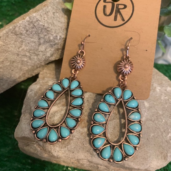 FAUX TURQUOISE EARRINGS - Picture 2 of 2